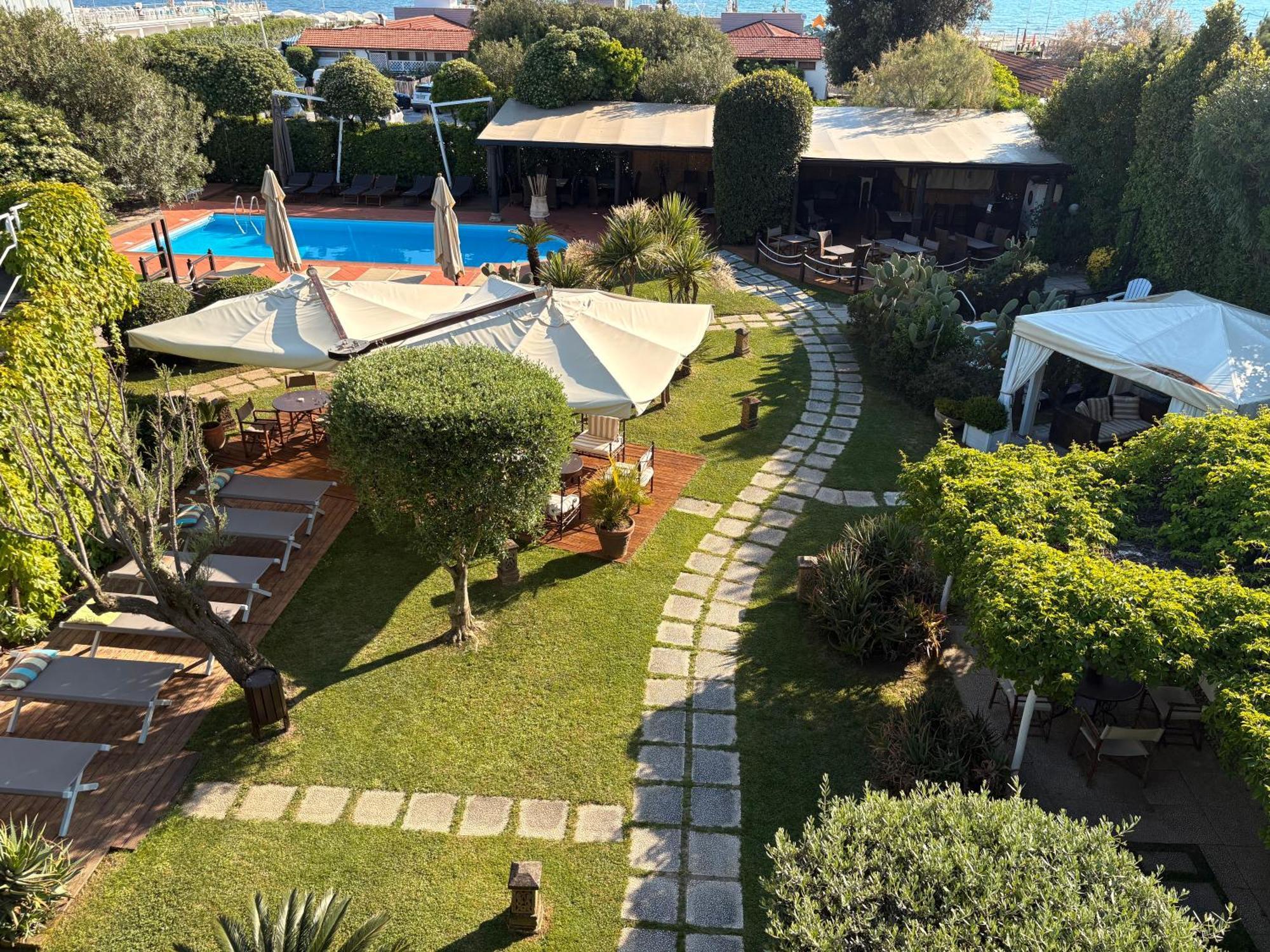 Hotel Atlantic Marina Di Carrara Ngoại thất bức ảnh