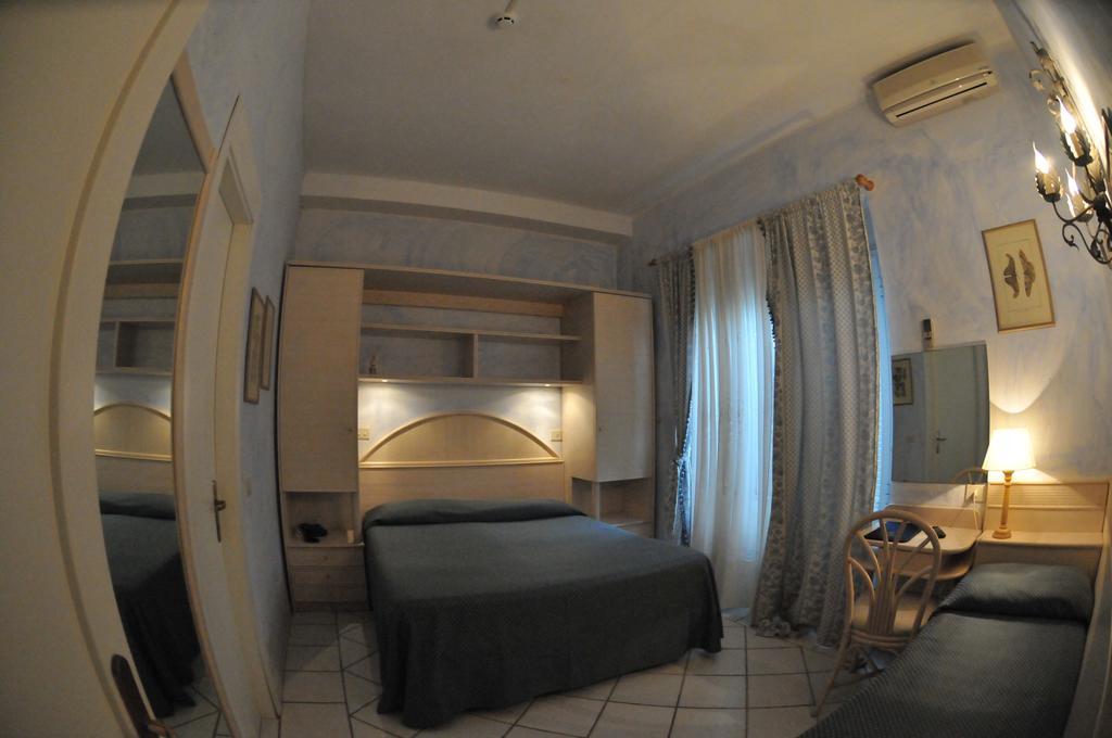 Hotel Atlantic Marina Di Carrara Phòng bức ảnh